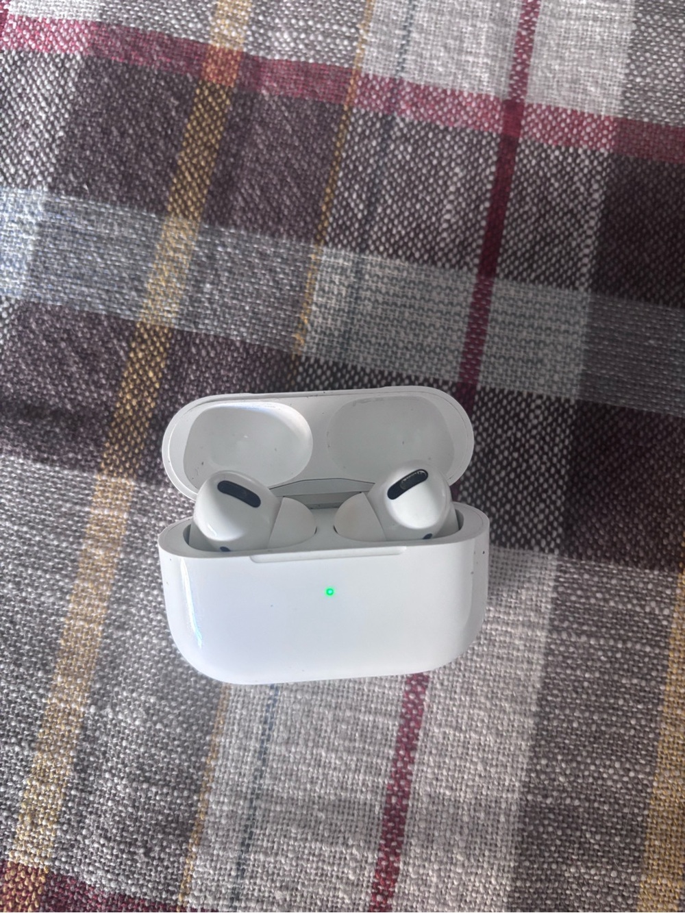 Apple Air Pods Pro 2 Charging Case and Ear Pods - Picture 3 of 3